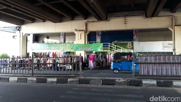Suasana Pasar Tanah Abang H+1 Lebaran