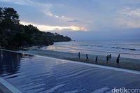 Ini Cantiknya Pantai Jimbaran Tempat Putri Obama Main Air