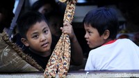 Pantauan detikcom, disela kemacetan Nagreg mobil bak terbuka yang digunakan mudik atau berwisata begitu banyak, baik yang mengarah ke Garut atau ke Bandung. Bukan hanya itu, ada juga warga yang menggunakan truk untuk mudik. Pool/Wisma Putra.