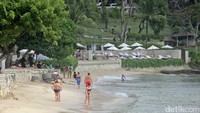 Pantas saja jika banyak wisatawan, terutama wisman yang memilih berkunjung ke pantai privat ini. Termasuk juga Malia dan Sasha, 2 putri Obama yang kedapatan main air ke pantai ini. Privasi terjaga, dan fasilitasnya juara (Randy/detikTravel)