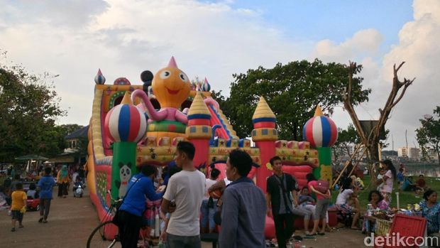 Menikmati Petang di Taman Waduk Pluit yang Kian Ciamik