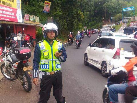 Kawasan Puncak Padat, Keluar Gerbang Tol Ciawi Macet 5 Km