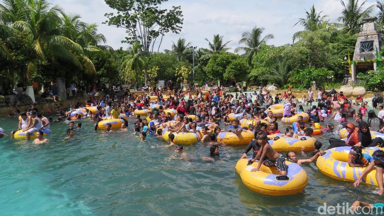 Libur Lebaran Pengunjung Padati Taman Impian Jaya Ancol