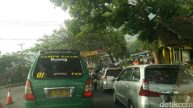 Lalin Nagreg Padat, Kendaraan Melaju 30-40 Km/Jam