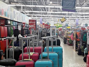 Belanja ke Transmart Carrefour, Ada Diskon Koper Hingga 50%