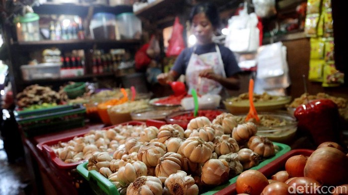 Pasca Lebaran, harga bahan pangan berangsur turun. Salah satunya di Pasar Senen, Jakarta Pusat, Rabu (28/6).