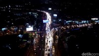 Hingga Pukul 20.00 WIB kendaraan dari arah Nagreg mulai mengalir baik kendaraan roda dua maupun roda empat. Pool/Wisma Putra.