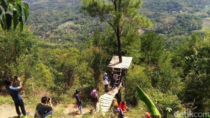 Pemandangan di Puncak Becici Dlingo Bantul, Rabu (28/6/2017).