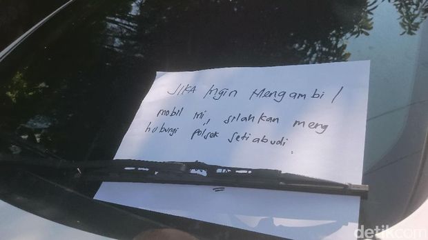 Kata Polisi Soal Mobil yang Ditinggal di Tengah Jalan Depan Kemenkes