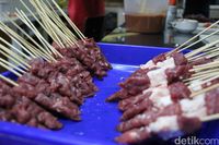 Jangan Tinggalkan Garut Tanpa Menyantap Sate Dombrut yang Empuk Juicy!