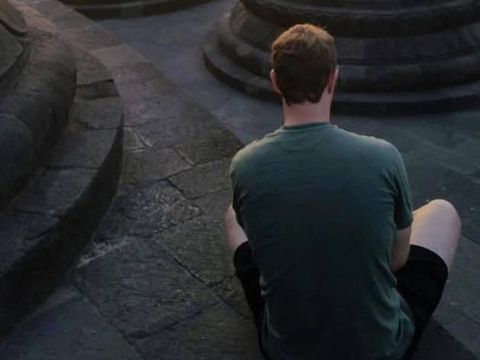 Zuckerberg di Borobudur. 