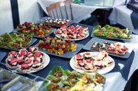 Wah! Pasangan Pengantin Ini Suguhkan Makanan Kedaluwarsa pada Pesta Pernikahannya!
