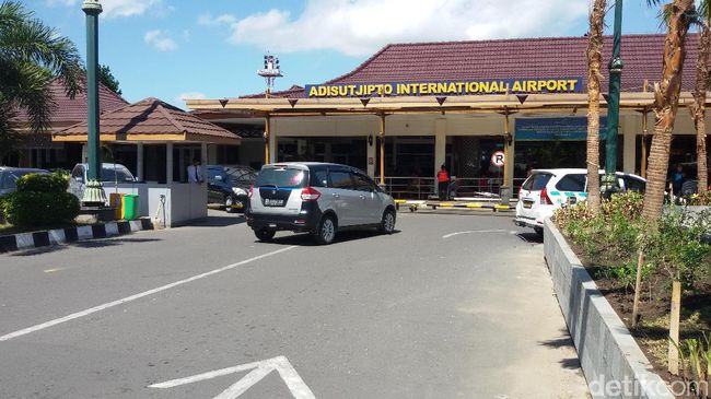 Bandara Adisutjipto Suguhkan Informasi Pakai Bahasa Jawa