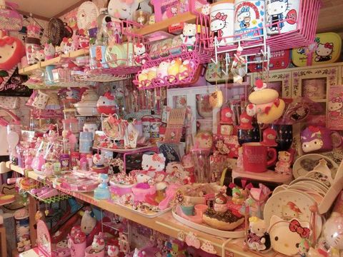 Unik, Kakek 67 Tahun Koleksi Hello Kitty Sampai 9.000 Lebih <i>Item</i>