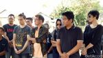 Duka Menyelimuti Pemakaman Ibunda Mira Lesmana dan Indra Lesmana