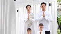 Keluarga Irfan Bachdim kompak serba putih di hari raya Idul Fitri. Foto: Instagram Jennifer Bachdim
