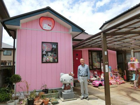 Unik, Kakek 67 Tahun Koleksi Hello Kitty Sampai 9.000 Lebih <i>Item</i>