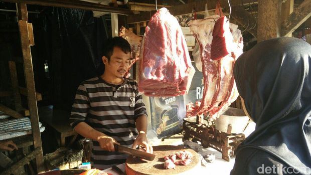 Pedagang daging sapi di Pasar Kemiri Muka Depok