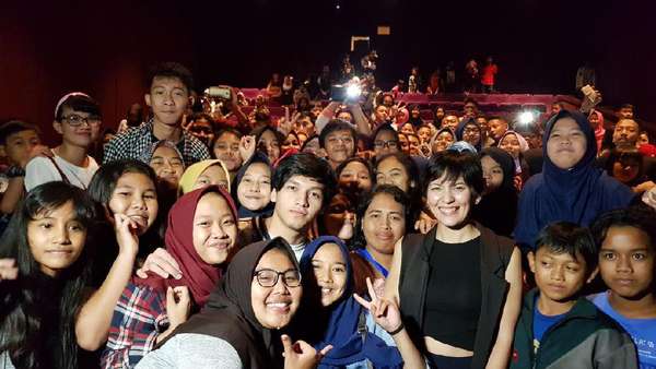 Serunya Nonton Bareng Bersama Bintang Film Jailangkung Serunya Nonton Bareng Bersama Bintang Film Jailangkung