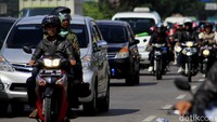 Pantauan detikcom di atas Jembatan Al-Masoem Cipacing Cileunyi, kepadatan kendaraan roda dua dan roda empat di ruas jalan tersebut mulai terurai meuju GT Cileunyi dan jalur nasional Cileunyi-Cibiru. Pool/Wisma Putra.