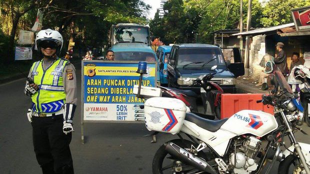 Urai Macet di Puncak, Gerbang Tol Ciawi Dibuka 8 Gate