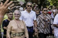 Intip Lagi Gaya Santai Obama Saat Rafting Hingga Makan Bakso di Indonesia