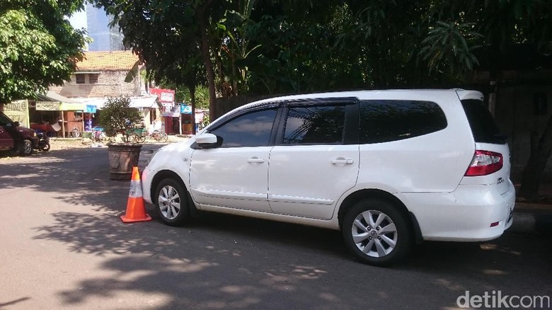 Kata Polisi soal Mobil yang Ditinggal di Tengah Jalan 