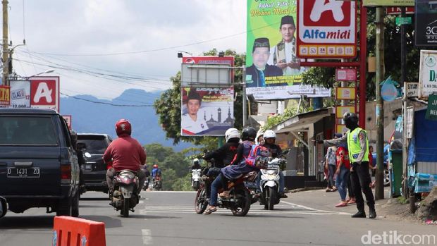  Pengaturan arus lalu lintas di Puncak, Rabu (28/6/2017)