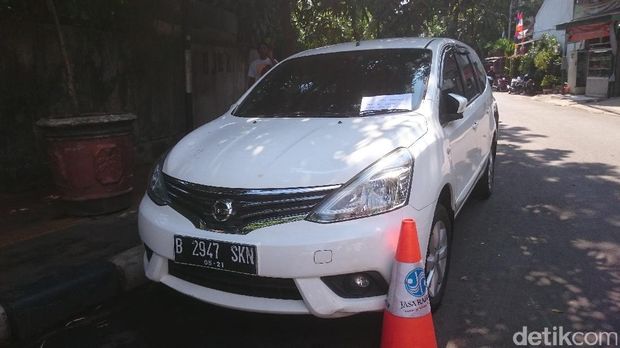 Kata Polisi Soal Mobil yang Ditinggal di Tengah Jalan Depan Kemenkes