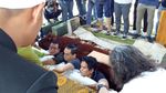 Duka Menyelimuti Pemakaman Ibunda Mira Lesmana dan Indra Lesmana