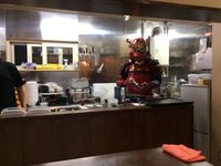 Serunya Makan Ramen Dilayani Chef Berkostum Samurai!