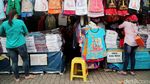 Penjualan Oleh-oleh di Monas Ramai Pembeli