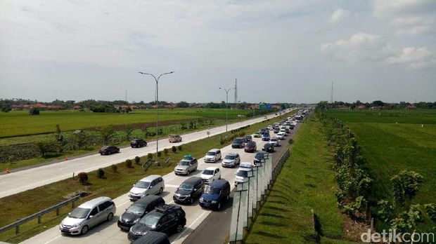  Kondisi pintu Gerbang Tol Palimanan arah Jakarta, Kamis (29/6/2017)
