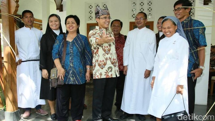 Pemuka Lintas Agama Kunjungi Bupati Anas Ucapkan Selamat Lebaran