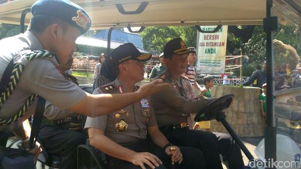 Kapolda Metro Jaya melakukan sterilisasi jelang kedatangan Jokowi di Ragunan.
