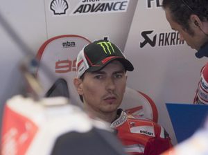 Lorenzo Buru-buru Lupakan Balapan di Phillip Island