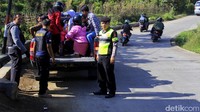 Di tanjakan tersebut jika pengguna jalan yang belum mengetahui medan mesin kendaraan kerap mati mendadak dan tidak dapat melintasi tanjakan karena tidak dapat mengoperasikan perseneling dengan baik. Pool/Wisma Putra.