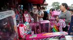 Pasar Gembrong Ramai Dipadati Pembeli