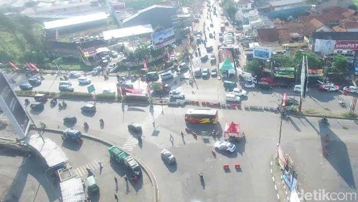 Gerbang Tol Cileunyi Arah Bandung Masih Padat Lancar