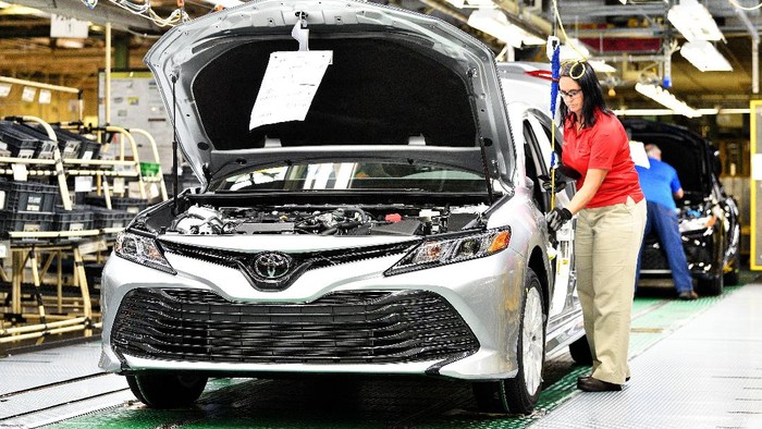 Toyota Camry anyar