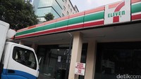 Bila mengingat beberapa tahun lalu, waralaba yang dikenal dengan sebutan Sevel ini tadinya memiliki kekuatan pada konsep. Sevel hadir berbeda di tengah dominasi Alfamart, dan Indomaret serta Circle K. Di mana tidak hanya menjual produk, namun juga memberikan tempat untuk bersantai berupa kursi, meja hingga wifi.