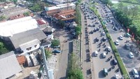Pantauan detikcom di perempatan Cileunyi, sekitar Pukul 16.20 WIB, kendaraan yang datang dari arah Jatinangor-Sumedang dan Nagreg-Garut mulai mengalir ke arah GT Tol Cileunyi dan Bandung kota. Pool/Wisma Putra.