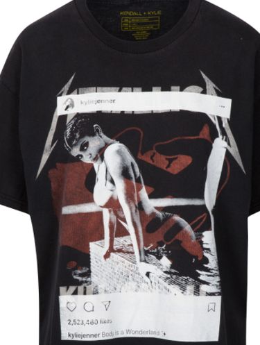 Jual T-shirt Metallica, Kendall dan Kylie Jenner Dikritik Netizen