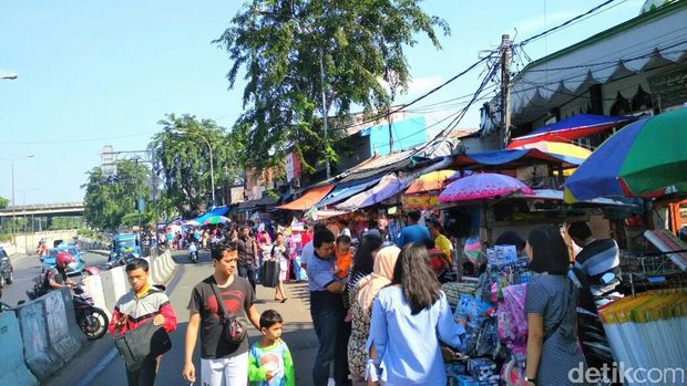 Pasar Gembrong saat libur Lebaran