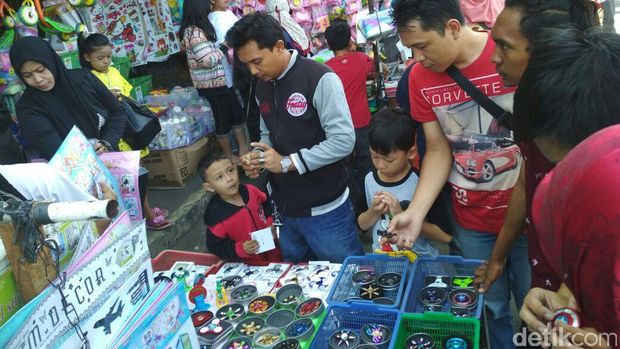 Mainan Penghilang Stres Ini Laris Manis di Pasar Gembrong