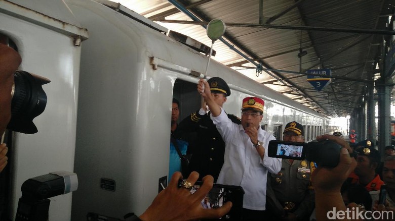 Tiba di Semarang, Menhub Lepas Keberangkatan Kereta ke Jakarta