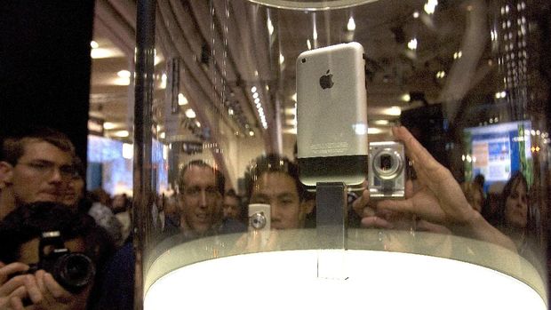 Lika Liku Kelahiran iPhone Pertama yang Menegangkan