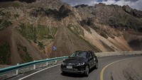 Karena topografinya yang unik, jalan raya ini langsung diklaim terindah di China. Wang He/Getty Images.