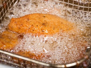 Begini Sebenarnya Proses Menggoreng Ayam Goreng KFC yang Renyah