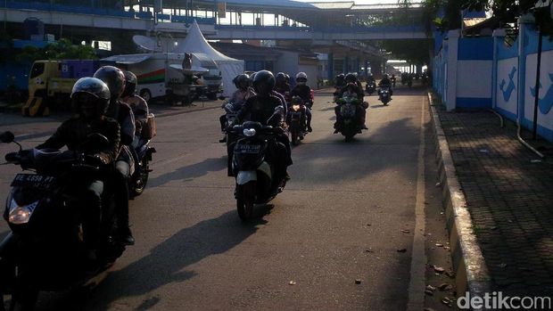  Arus balik di Pelabuhan Merak mulai ramai, Kamis (29/6/2017)